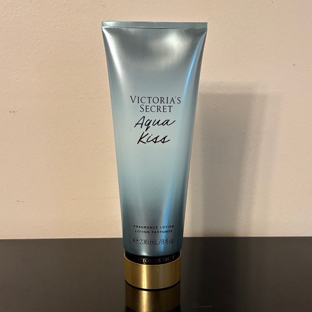 Victoria's Secret Aqua Kiss Blue Fragrance Lotion‎